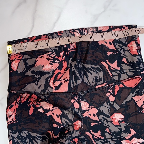 Lululemon Discontinued Leggings 25” inseam - Picture 7 of 16